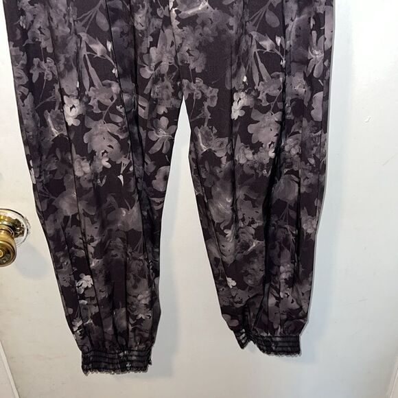 ATHLETA Savannah Floral Joggers-8T - Picture 4 of 8